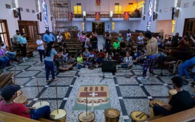 Niños de las escuelas de Gaita compartieron con el artista zuliano Beet Acosta